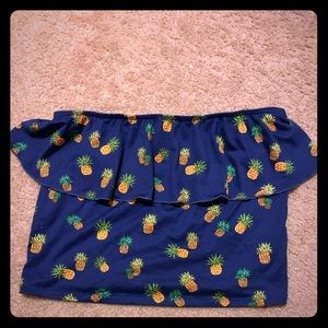 Super cute Navy Pineapple crop tub- good condition